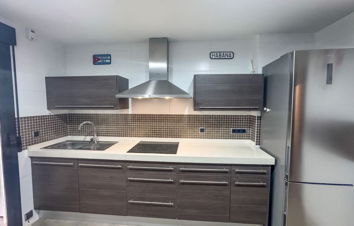 3 slaapkamer Appartement te huur in Elche / Elx met zwembad - € 1.300 (Ref: 9665530)