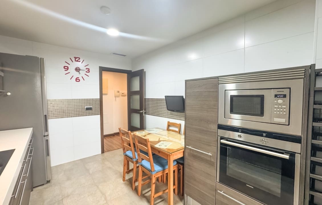 3 slaapkamer Appartement te huur in Elche / Elx met zwembad - € 1.300 (Ref: 9665530)