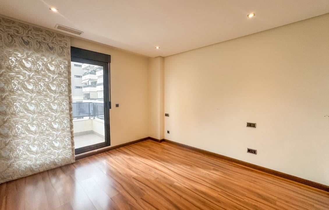 3 slaapkamer Appartement te huur in Elche / Elx met zwembad - € 1.300 (Ref: 9665530)