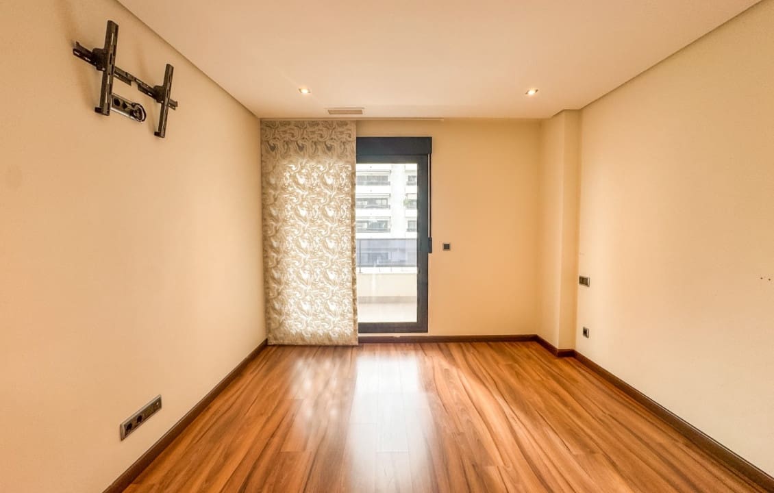 3 slaapkamer Appartement te huur in Elche / Elx met zwembad - € 1.300 (Ref: 9665530)