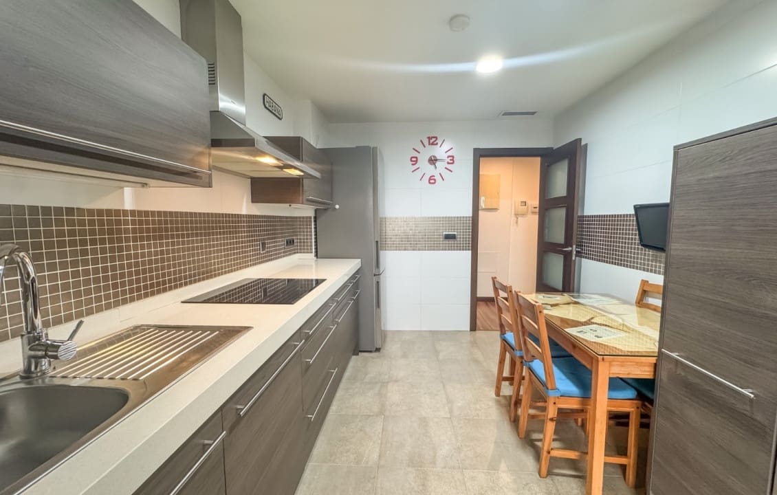 3 slaapkamer Appartement te huur in Elche / Elx met zwembad - € 1.300 (Ref: 9665530)