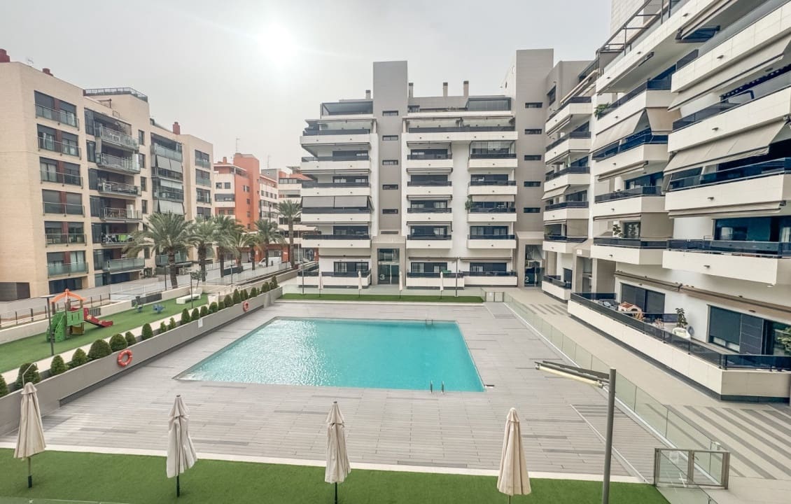 3 slaapkamer Appartement te huur in Elche / Elx met zwembad - € 1.300 (Ref: 9665530)