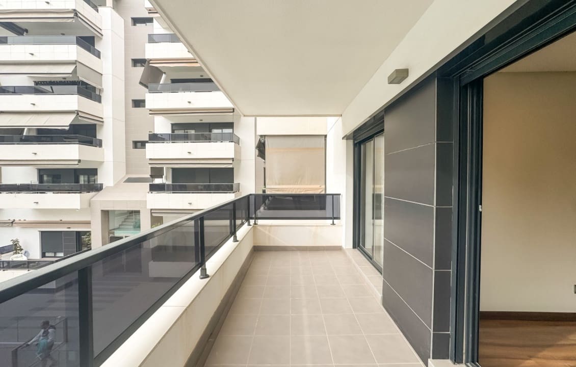 3 slaapkamer Appartement te huur in Elche / Elx met zwembad - € 1.300 (Ref: 9665530)