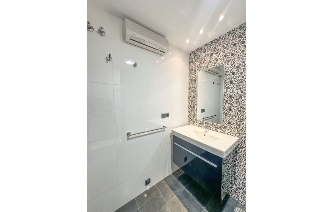 3 slaapkamer Appartement te huur in Elche / Elx met zwembad - € 1.300 (Ref: 9665530)