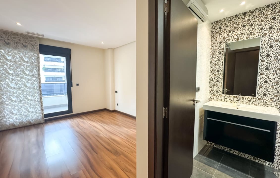 3 slaapkamer Appartement te huur in Elche / Elx met zwembad - € 1.300 (Ref: 9665530)