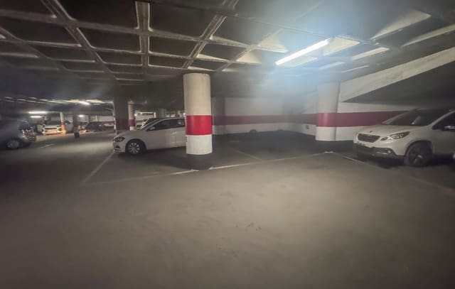 Garage te huur in Centro, Elche / Elx - € 130 (Ref: 9680568)