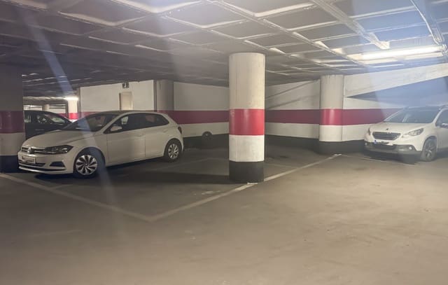 Garage te huur in Centro, Elche / Elx - € 130 (Ref: 9680568)