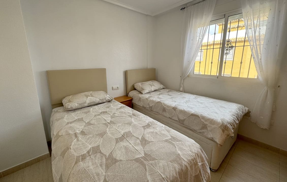 3 soverom Kjedet enebolig til salgs i Dona Pepa med svømmebasseng - € 210 000 (Ref: 9798166)