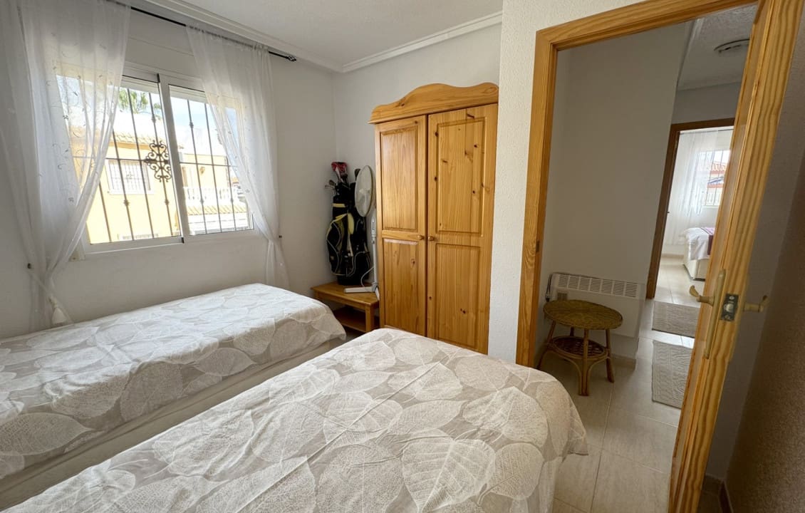 3 soverom Kjedet enebolig til salgs i Dona Pepa med svømmebasseng - € 210 000 (Ref: 9798166)