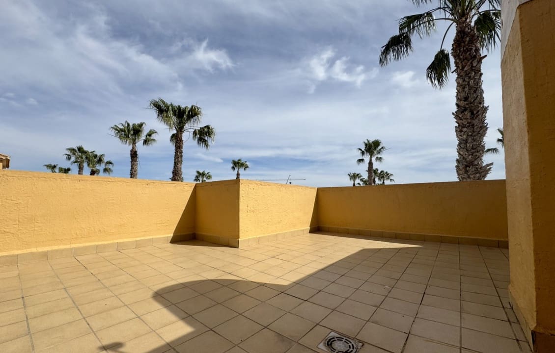 3 soverom Kjedet enebolig til salgs i Dona Pepa med svømmebasseng - € 210 000 (Ref: 9798166)