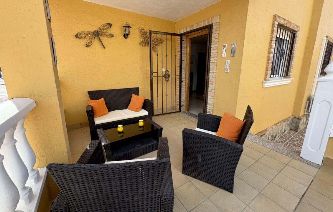 3 soverom Kjedet enebolig til salgs i Dona Pepa med svømmebasseng - € 210 000 (Ref: 9798166)