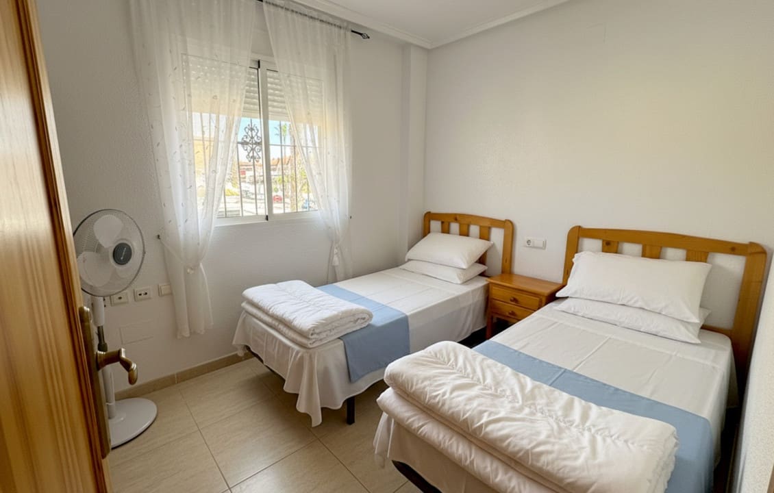 3 soverom Kjedet enebolig til salgs i Dona Pepa med svømmebasseng - € 210 000 (Ref: 9798166)