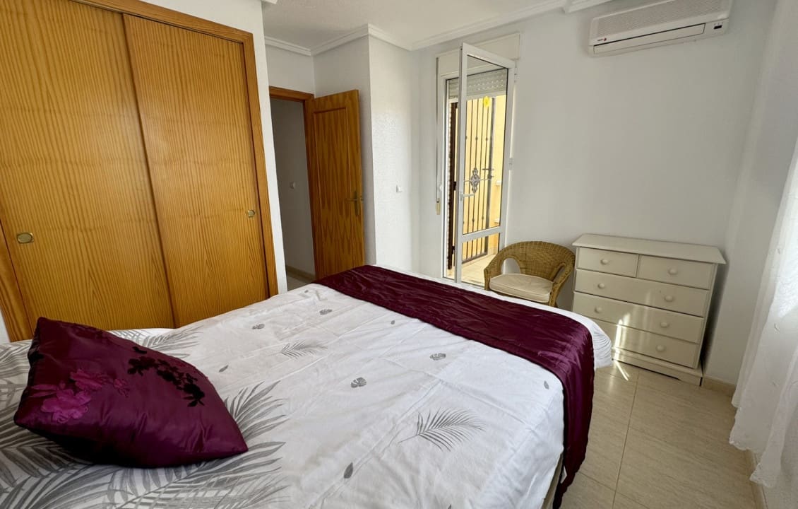 3 soverom Kjedet enebolig til salgs i Dona Pepa med svømmebasseng - € 210 000 (Ref: 9798166)