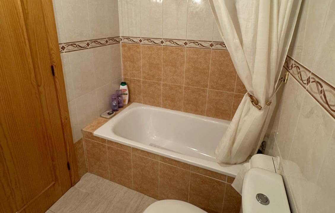 3 soverom Kjedet enebolig til salgs i Dona Pepa med svømmebasseng - € 210 000 (Ref: 9798166)