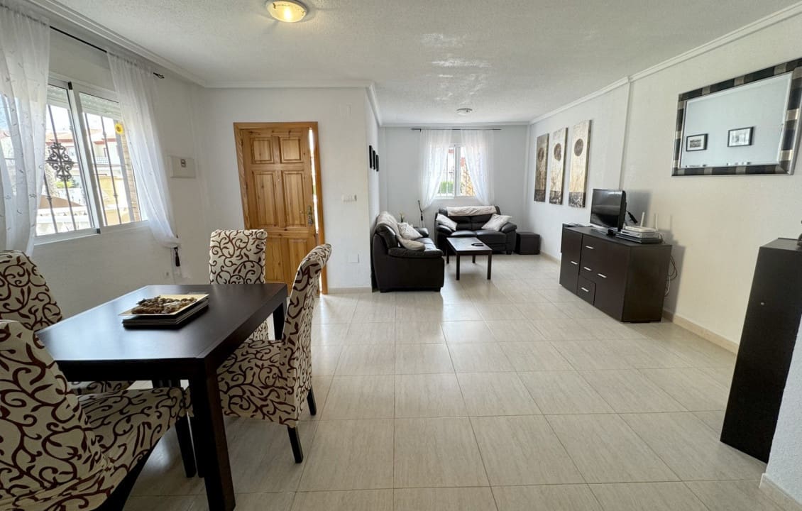 3 soverom Kjedet enebolig til salgs i Dona Pepa med svømmebasseng - € 210 000 (Ref: 9798166)