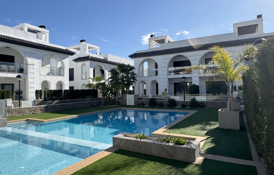 Apartamento de 2 habitaciones en Doña Pepa en venta con piscina - 299.950 € (Ref: 9806712)