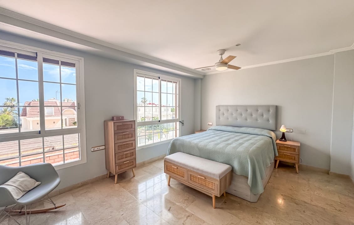 4 bedroom Apartment for holiday rental in Santa Pola with pool - € 1,300 (Ref: 9816073)