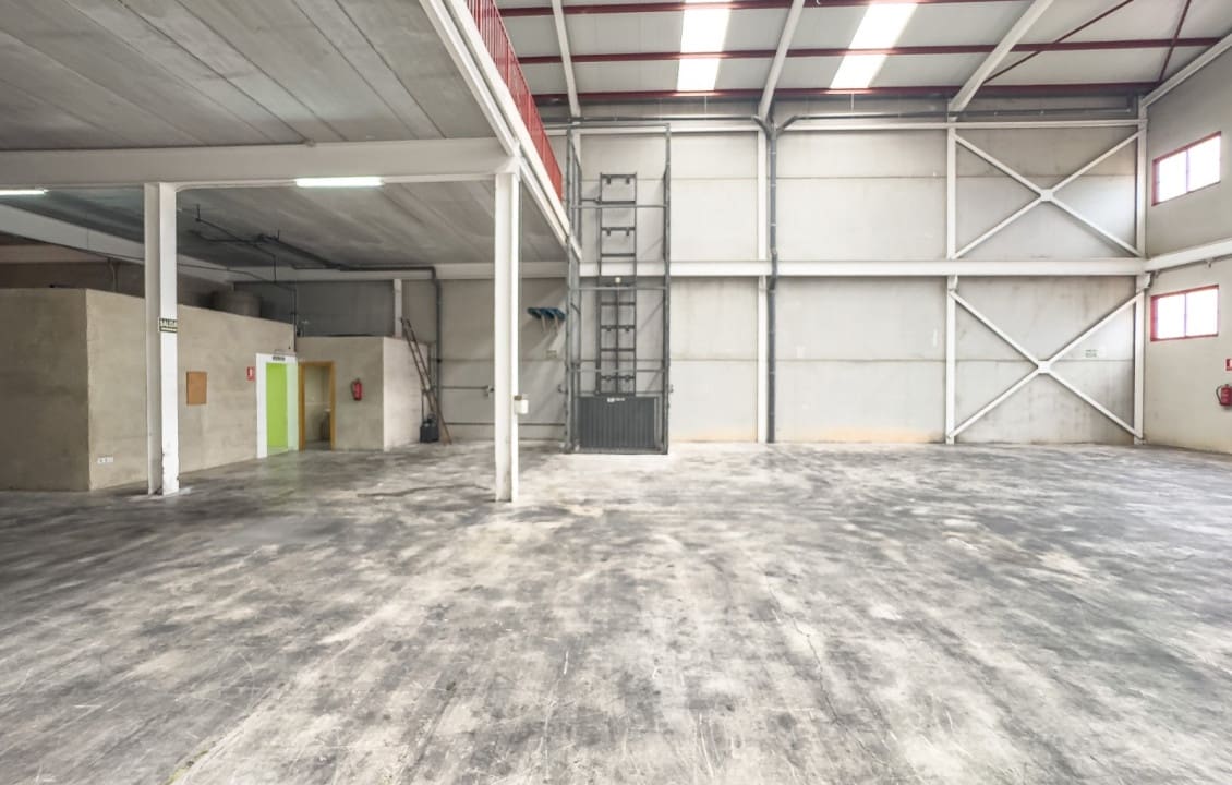 5 bedroom Commercial for rent in Torrellano - € 2,200 (Ref: 9830107)