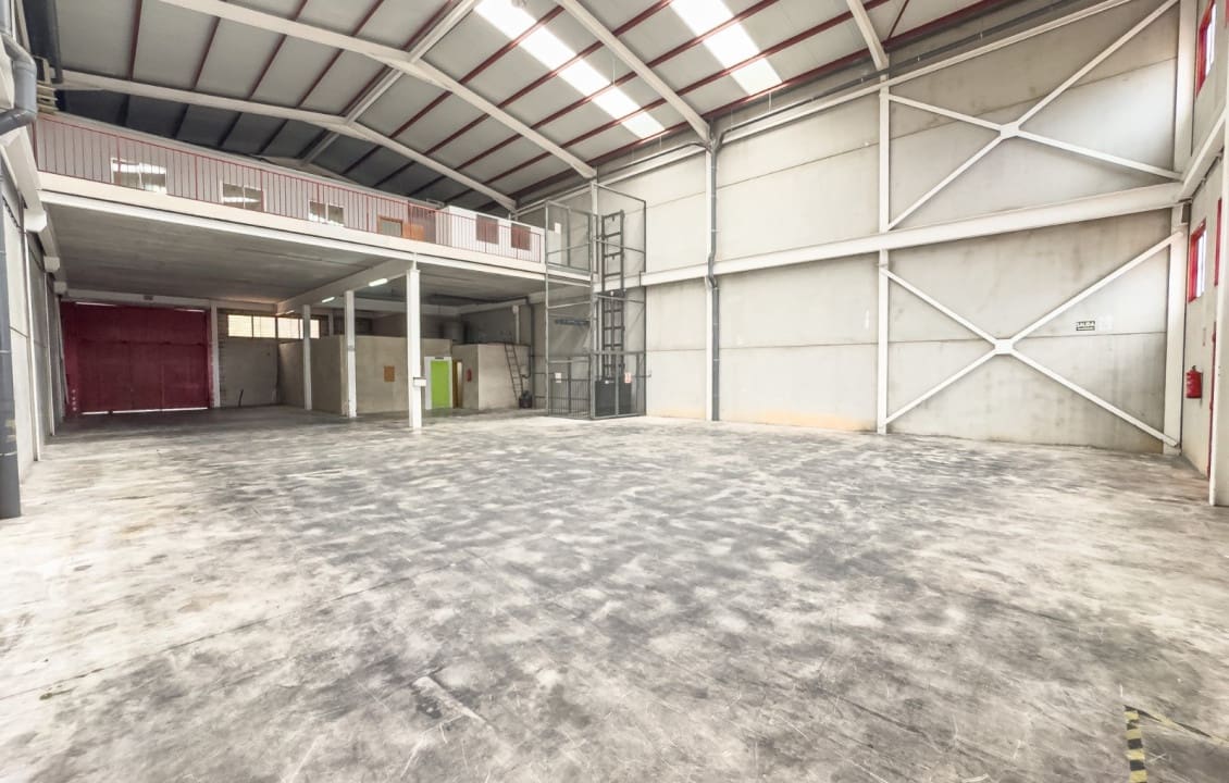 5 bedroom Commercial for rent in Torrellano - € 2,200 (Ref: 9830107)