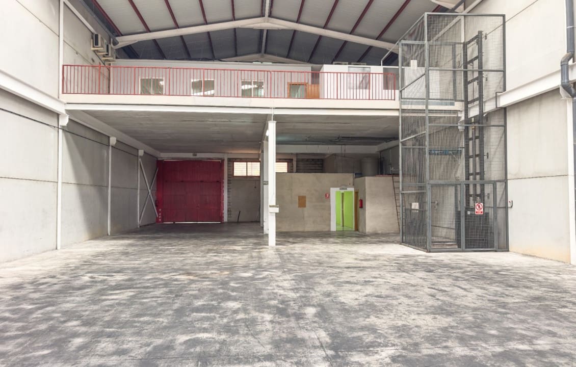5 bedroom Commercial for rent in Torrellano - € 2,200 (Ref: 9830107)