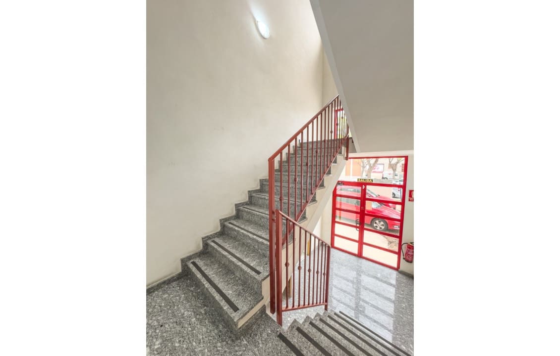 5 bedroom Commercial for rent in Torrellano - € 2,200 (Ref: 9830107)