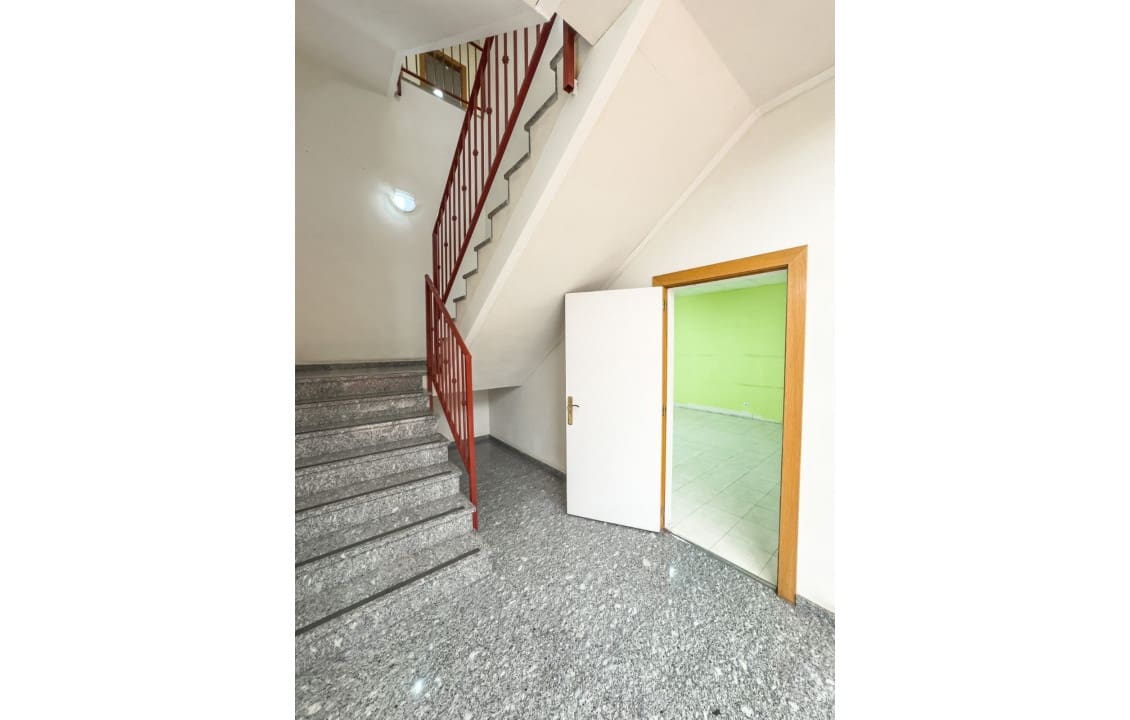 5 bedroom Commercial for rent in Torrellano - € 2,200 (Ref: 9830107)