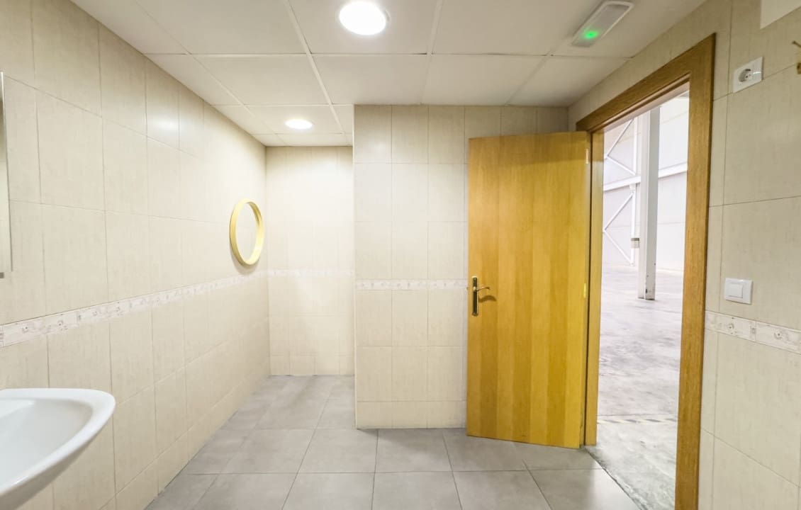5 bedroom Commercial for rent in Torrellano - € 2,200 (Ref: 9830107)