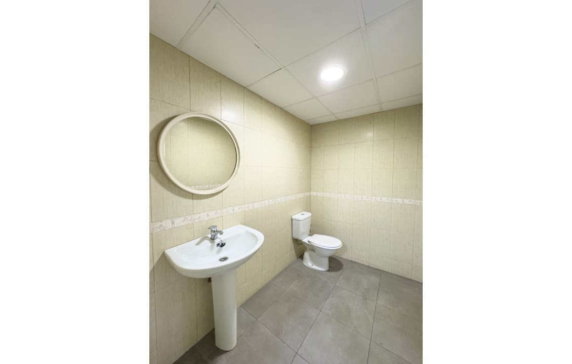 5 bedroom Commercial for rent in Torrellano - € 2,200 (Ref: 9830107)