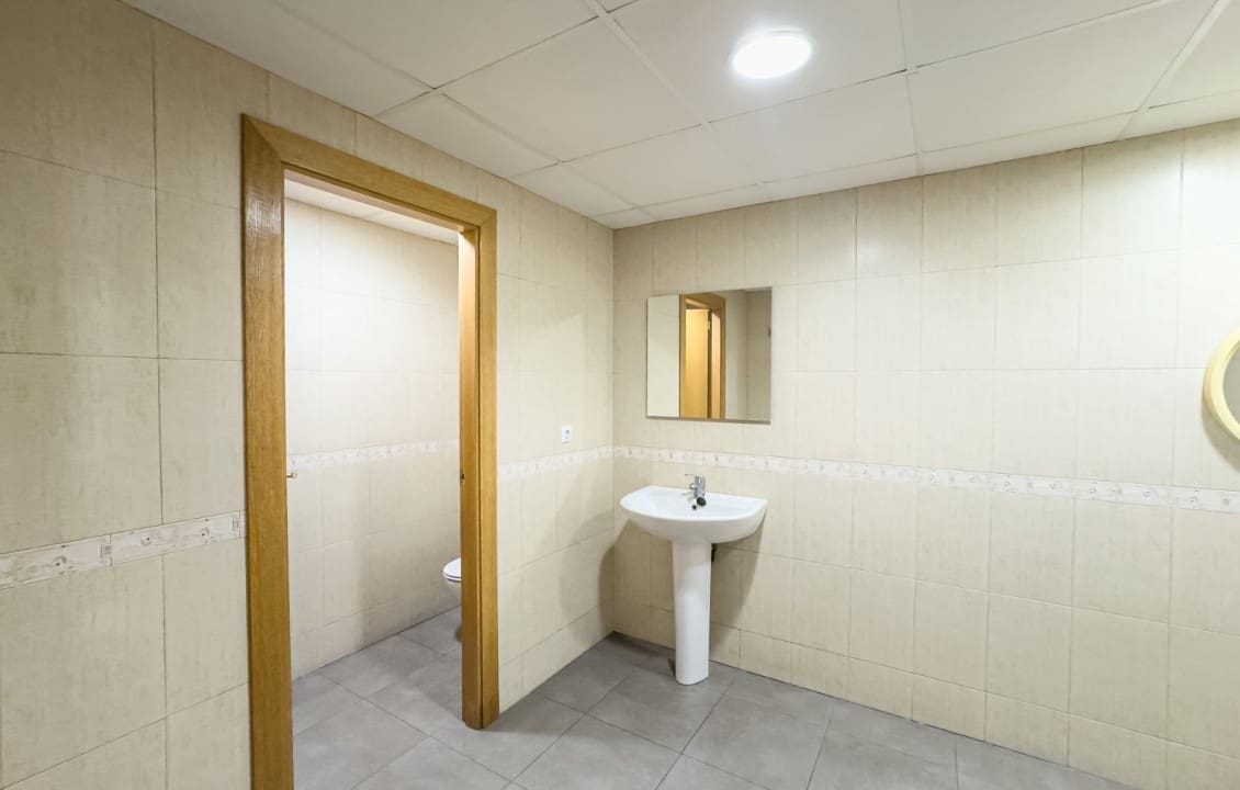 5 bedroom Commercial for rent in Torrellano - € 2,200 (Ref: 9830107)