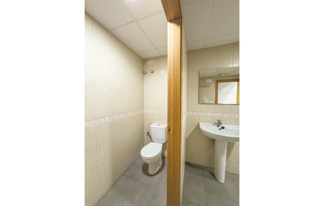 5 bedroom Commercial for rent in Torrellano - € 2,200 (Ref: 9830107)