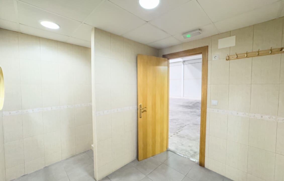 5 bedroom Commercial for rent in Torrellano - € 2,200 (Ref: 9830107)