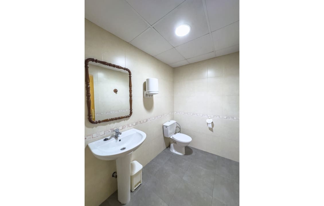 5 bedroom Commercial for rent in Torrellano - € 2,200 (Ref: 9830107)