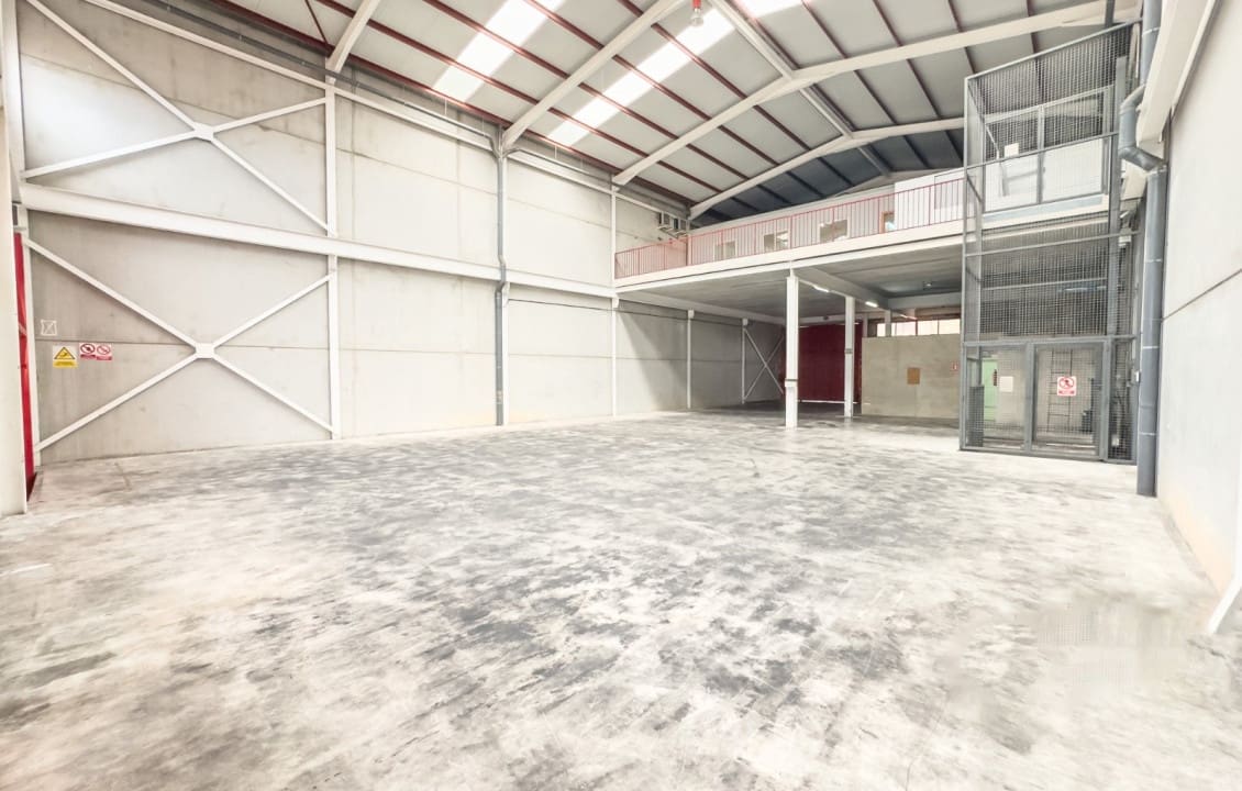 5 bedroom Commercial for rent in Torrellano - € 2,200 (Ref: 9830107)