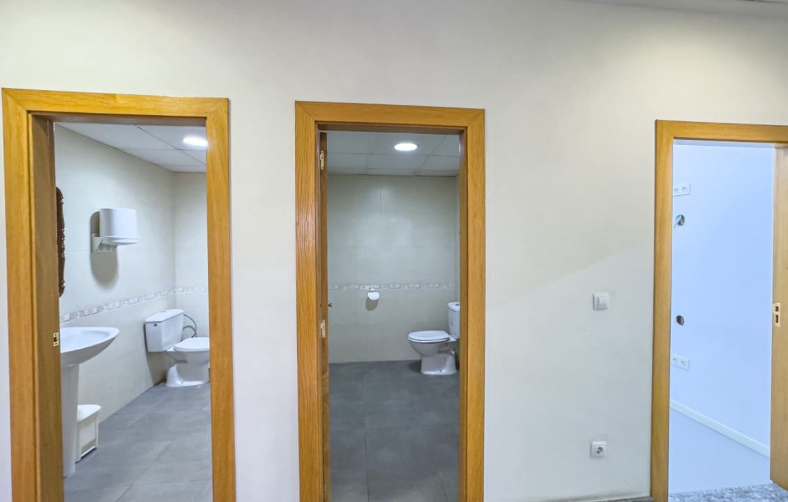 5 bedroom Commercial for rent in Torrellano - € 2,200 (Ref: 9830107)