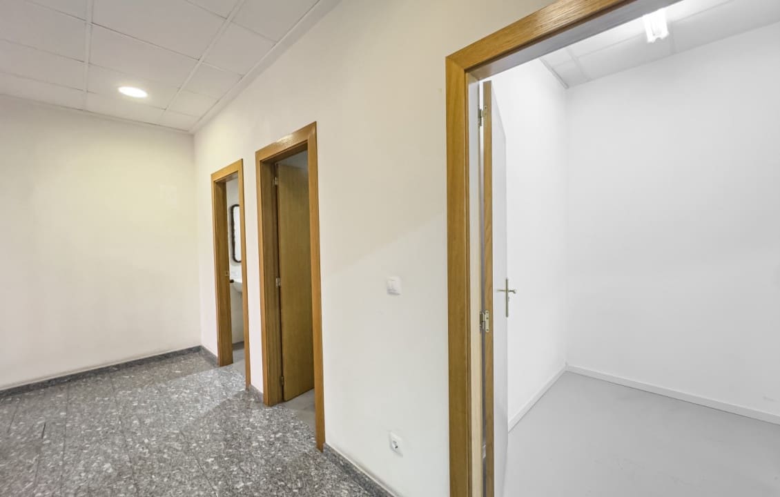 5 bedroom Commercial for rent in Torrellano - € 2,200 (Ref: 9830107)