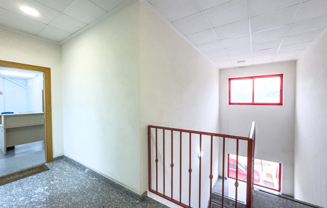 5 bedroom Commercial for rent in Torrellano - € 2,200 (Ref: 9830107)
