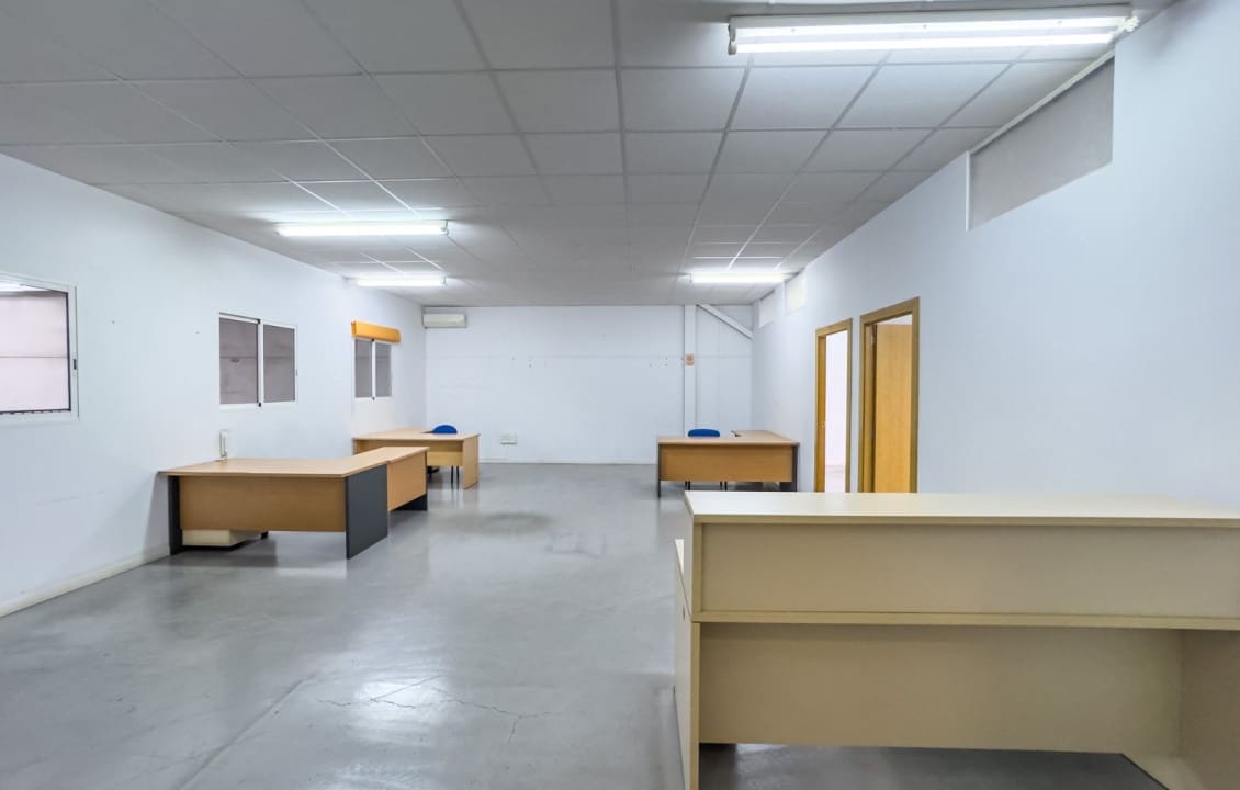 5 bedroom Commercial for rent in Torrellano - € 2,200 (Ref: 9830107)