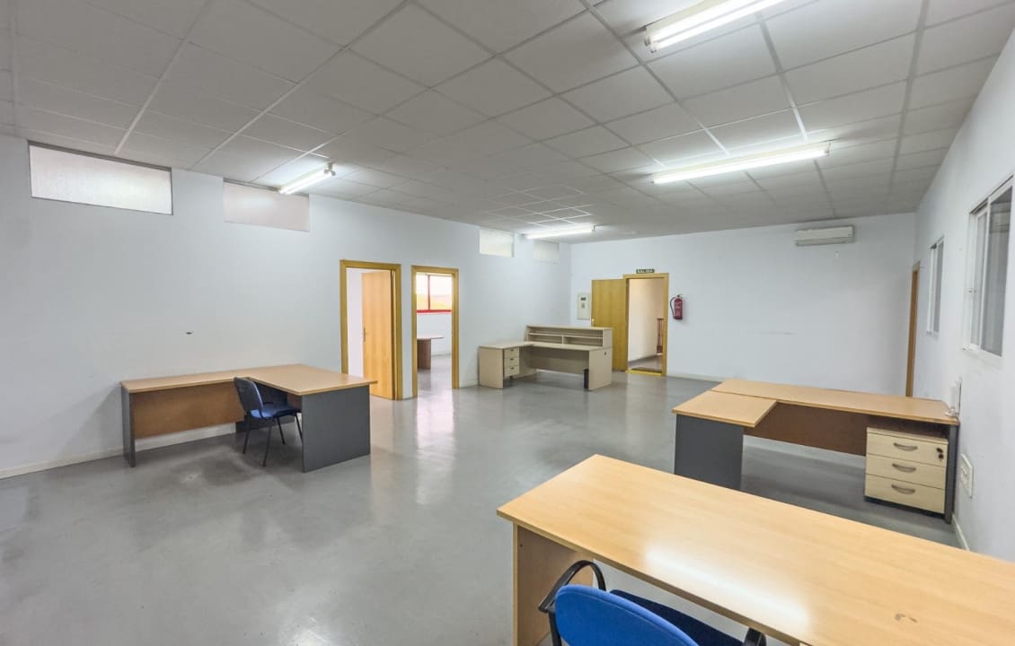 5 bedroom Commercial for rent in Torrellano - € 2,200 (Ref: 9830107)