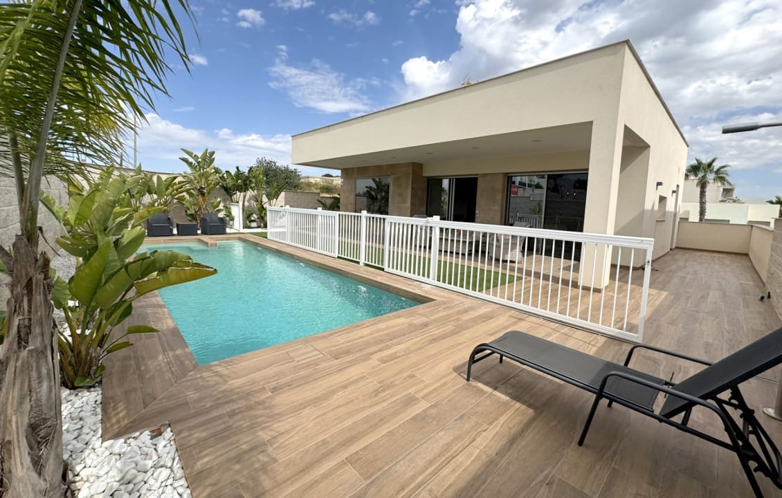 3 bedroom Villa for holiday rental in Benijofar with pool garage - € 2,150 (Ref: 9830441)