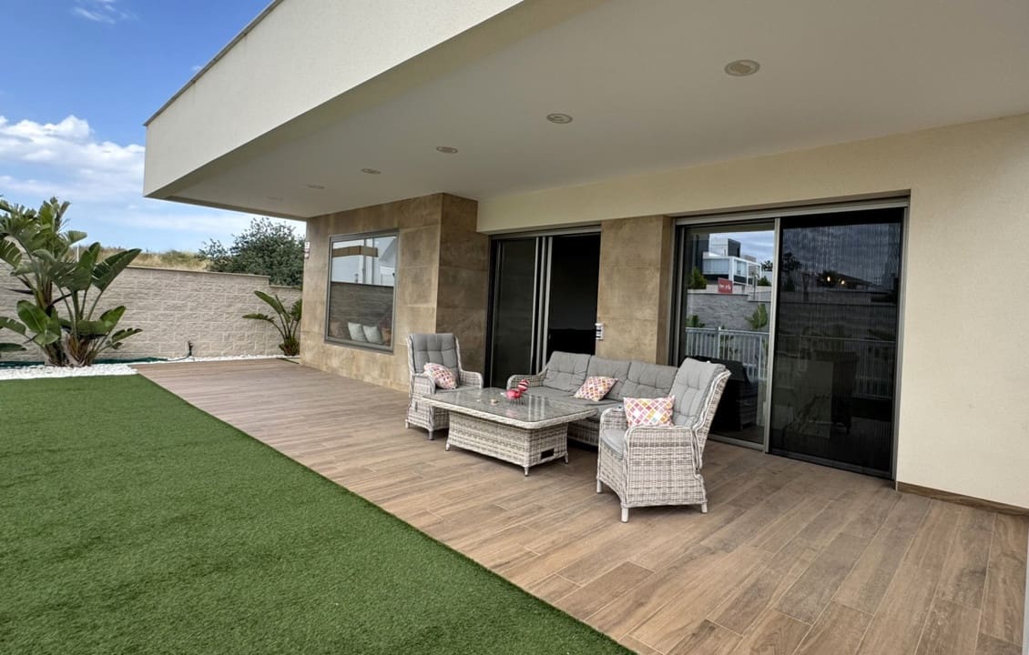3 bedroom Villa for holiday rental in Benijofar with pool garage - € 2,150 (Ref: 9830441)