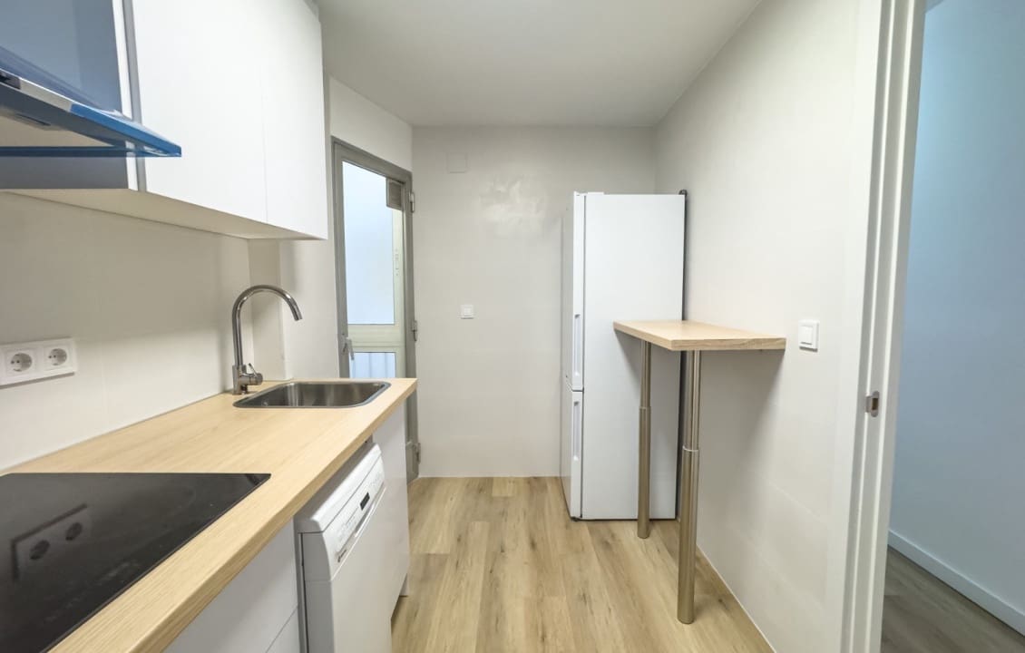 3 bedroom Flat for rent in Alicante / Alacant city with garage - € 1,250 (Ref: 9843969)