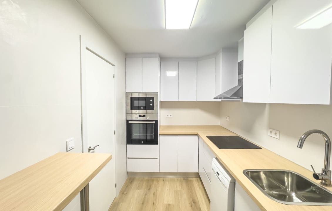3 bedroom Flat for rent in Alicante / Alacant city with garage - € 1,250 (Ref: 9843969)