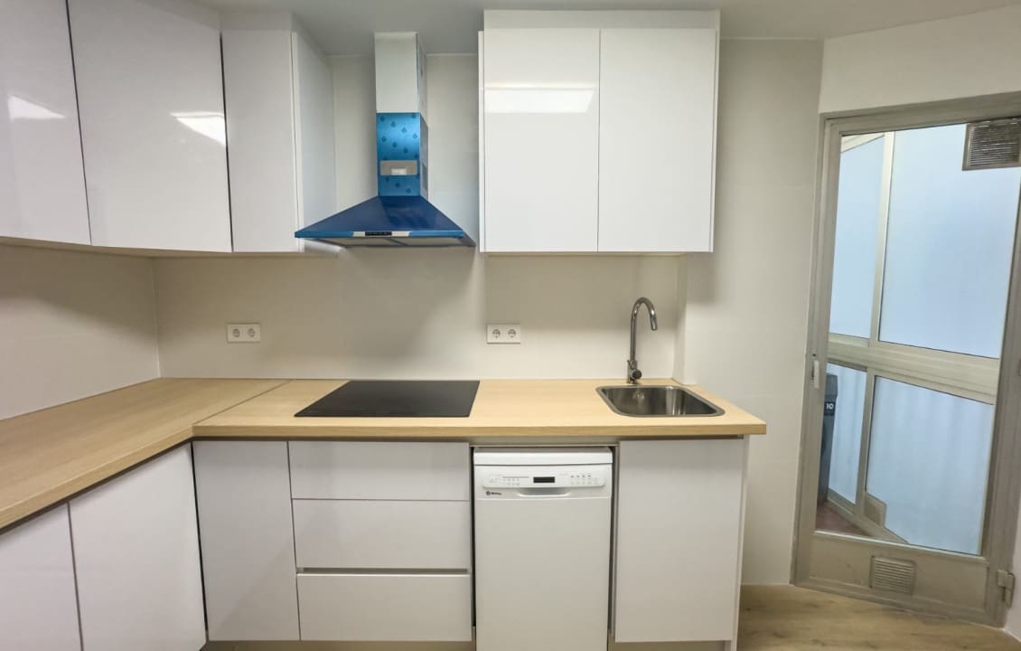 3 bedroom Flat for rent in Alicante / Alacant city with garage - € 1,250 (Ref: 9843969)