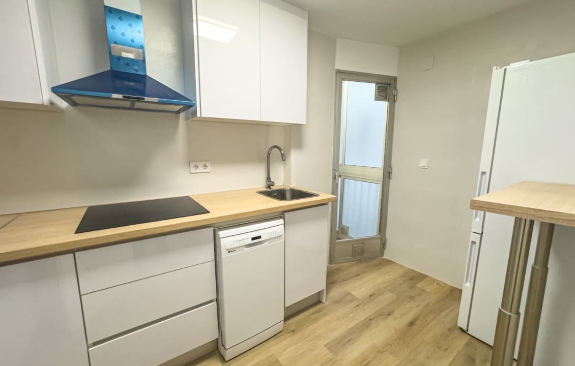 3 bedroom Flat for rent in Alicante / Alacant city with garage - € 1,250 (Ref: 9843969)