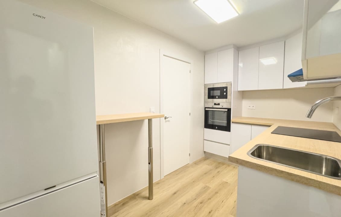 3 bedroom Flat for rent in Alicante / Alacant city with garage - € 1,250 (Ref: 9843969)