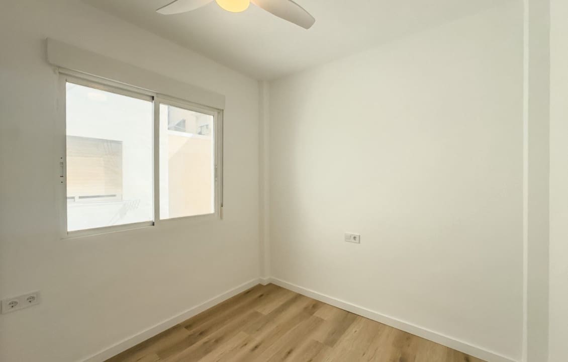 3 bedroom Flat for rent in Alicante / Alacant city with garage - € 1,250 (Ref: 9843969)