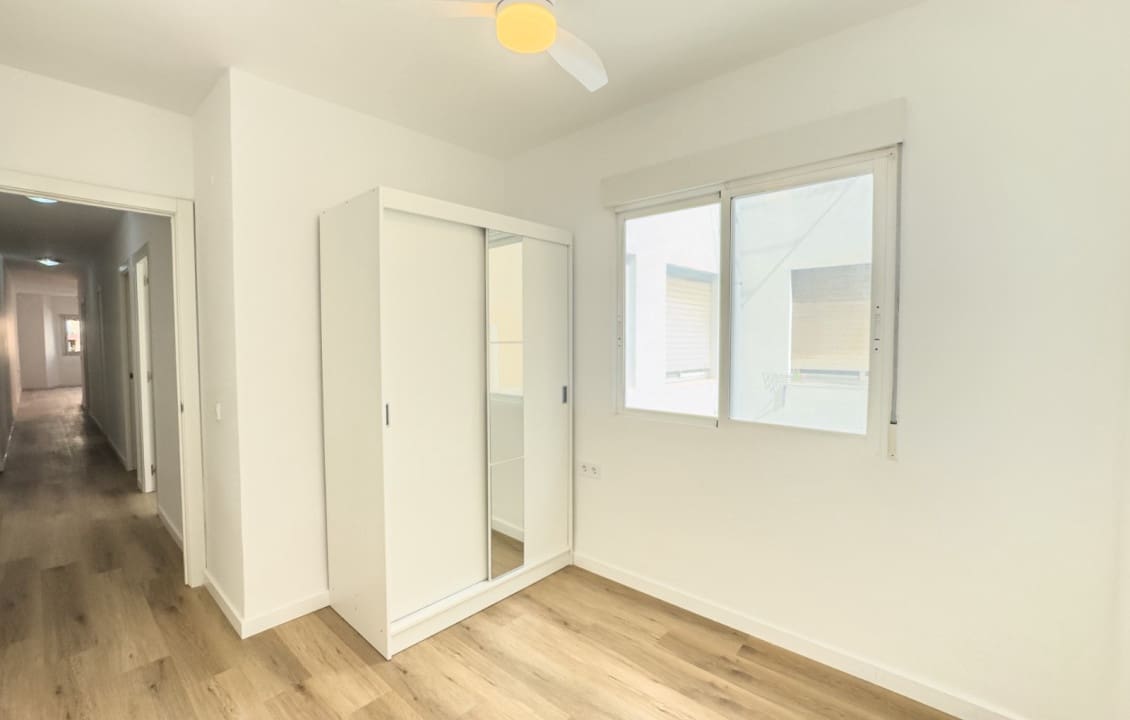 3 bedroom Flat for rent in Alicante / Alacant city with garage - € 1,250 (Ref: 9843969)