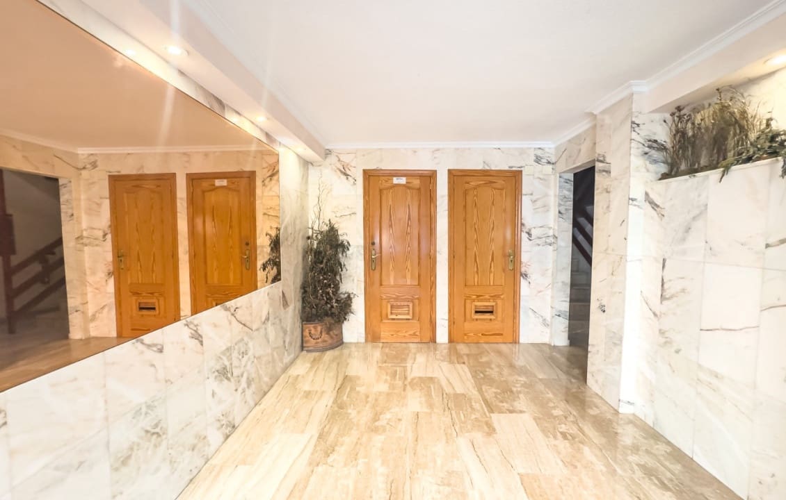 3 bedroom Flat for rent in Alicante / Alacant city with garage - € 1,250 (Ref: 9843969)