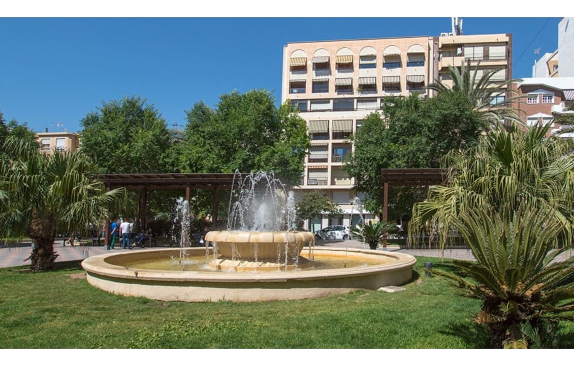 3 bedroom Flat for rent in Alicante / Alacant city with garage - € 1,250 (Ref: 9843969)