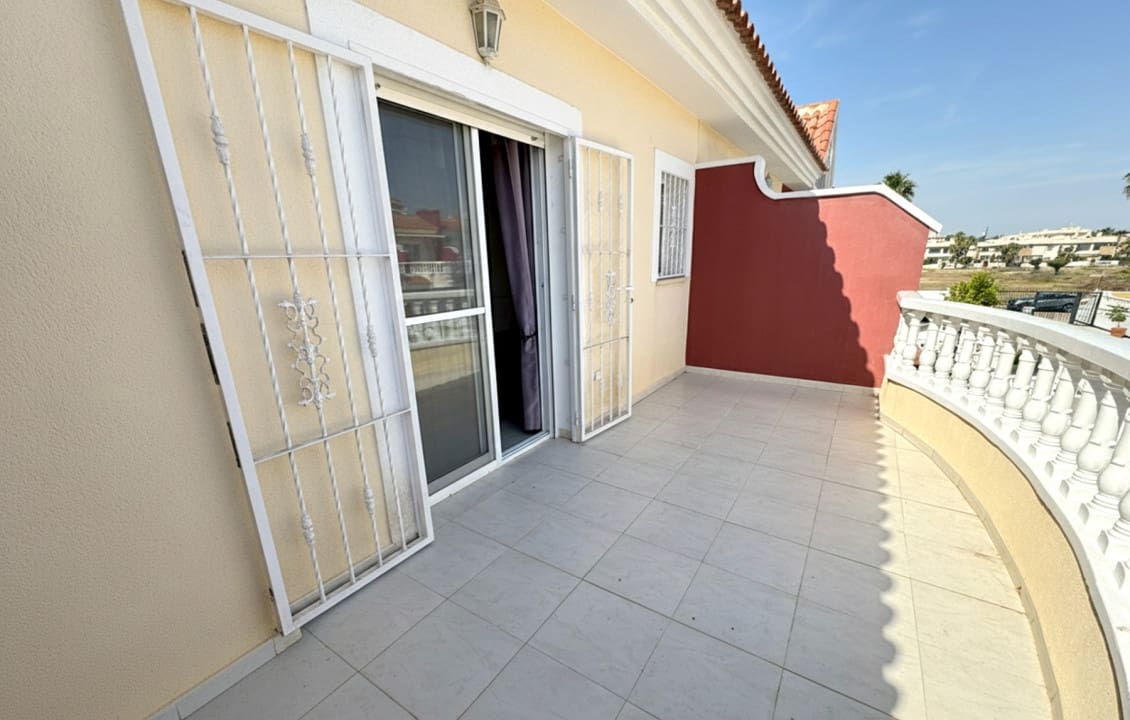 3 chambre Bungalow à vendre à Ciudad Quesada avec piscine - 240 000 € (Ref: 9879883)